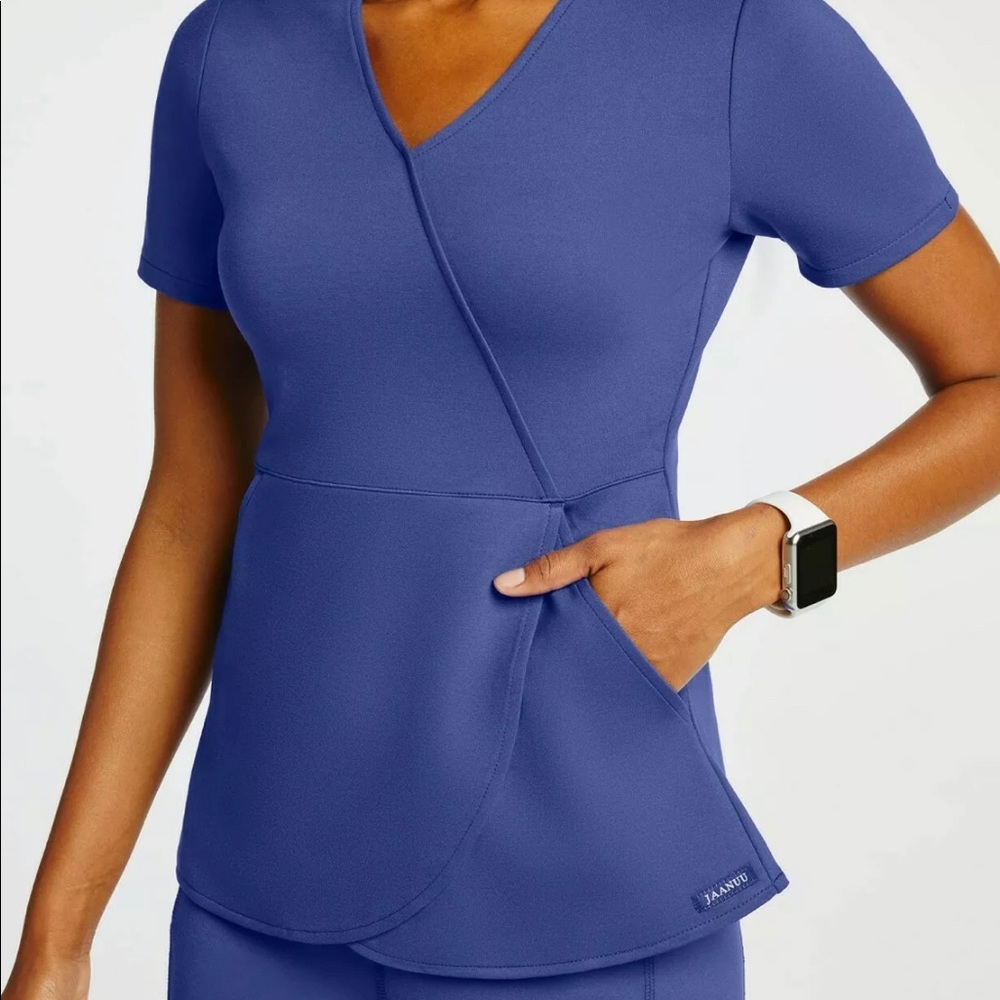 Jaanuu Tulip Scrub Top